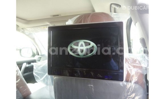 Buy Import Toyota Land Cruiser White Car in Import - Dubai in Arusha Buy Import Toyota Land Cruiser White Car in Import - Dubai in Arusha