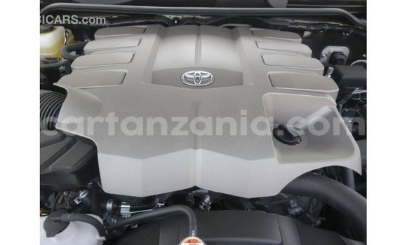 Buy Import Toyota Land Cruiser White Car in Import - Dubai in Arusha Buy Import Toyota Land Cruiser White Car in Import - Dubai in Arusha