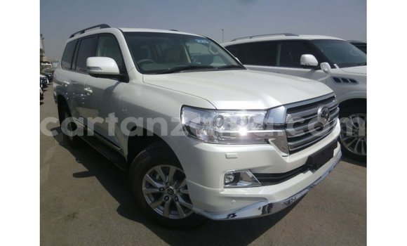 Nunua Imported Toyota Land Cruiser Nyeupe Gari ndani ya Import - Dubai nchini Arusha Nunua Imported Toyota Land Cruiser Nyeupe Gari ndani ya Import - Dubai nchini Arusha