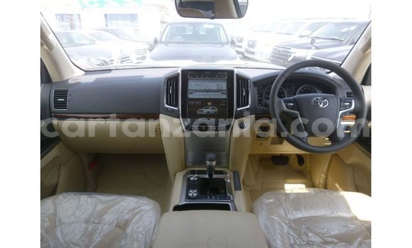 Nunua Imported Toyota Land Cruiser Nyeupe Gari ndani ya Import - Dubai nchini Arusha Nunua Imported Toyota Land Cruiser Nyeupe Gari ndani ya Import - Dubai nchini Arusha