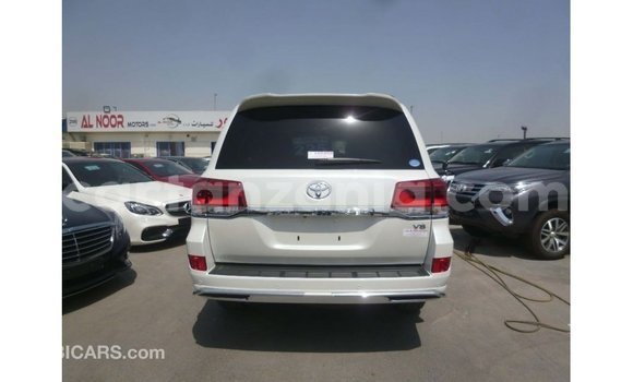 Nunua Imported Toyota Land Cruiser Nyeupe Gari ndani ya Import - Dubai nchini Arusha Nunua Imported Toyota Land Cruiser Nyeupe Gari ndani ya Import - Dubai nchini Arusha