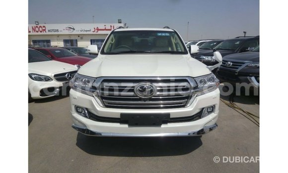 Nunua Imported Toyota Land Cruiser Nyeupe Gari ndani ya Import - Dubai nchini Arusha Nunua Imported Toyota Land Cruiser Nyeupe Gari ndani ya Import - Dubai nchini Arusha
