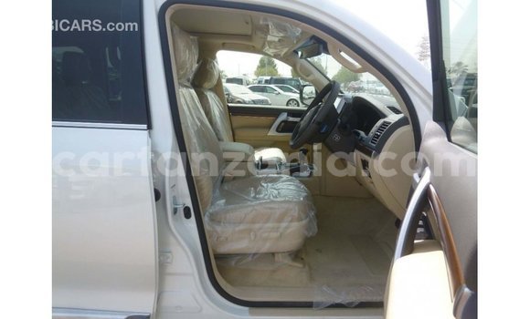 Nunua Imported Toyota Land Cruiser Nyeupe Gari ndani ya Import - Dubai nchini Arusha Nunua Imported Toyota Land Cruiser Nyeupe Gari ndani ya Import - Dubai nchini Arusha