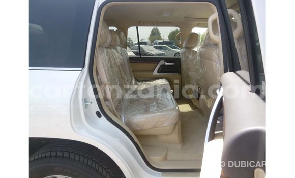Nunua Imported Toyota Land Cruiser Nyeupe Gari ndani ya Import - Dubai nchini Arusha Nunua Imported Toyota Land Cruiser Nyeupe Gari ndani ya Import - Dubai nchini Arusha