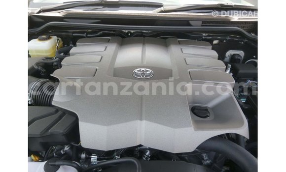 Nunua Imported Toyota Land Cruiser Nyeupe Gari ndani ya Import - Dubai nchini Arusha Nunua Imported Toyota Land Cruiser Nyeupe Gari ndani ya Import - Dubai nchini Arusha