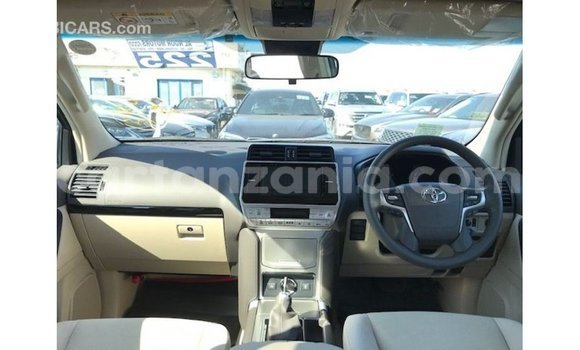 Nunua Imported Toyota Prado Nyeupe Gari ndani ya Import - Dubai nchini Arusha Nunua Imported Toyota Prado Nyeupe Gari ndani ya Import - Dubai nchini Arusha