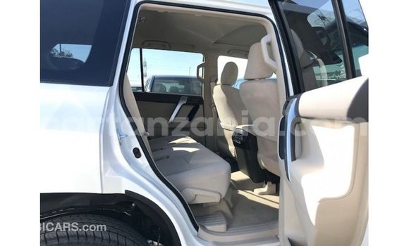 Nunua Imported Toyota Prado Nyeupe Gari ndani ya Import - Dubai nchini Arusha Nunua Imported Toyota Prado Nyeupe Gari ndani ya Import - Dubai nchini Arusha