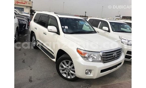 Nunua Imported Toyota Land Cruiser Nyeupe Gari ndani ya Import - Dubai nchini Arusha Nunua Imported Toyota Land Cruiser Nyeupe Gari ndani ya Import - Dubai nchini Arusha