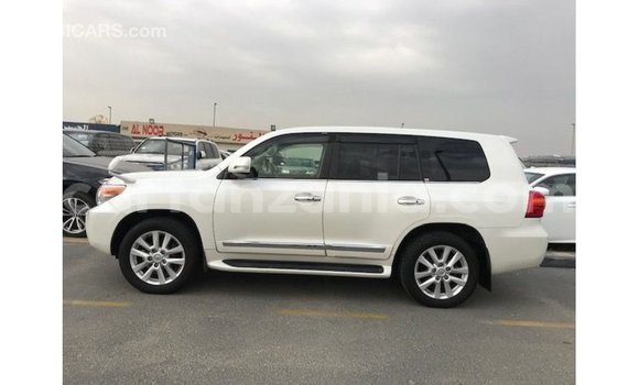 Nunua Imported Toyota Land Cruiser Nyeupe Gari ndani ya Import - Dubai nchini Arusha Nunua Imported Toyota Land Cruiser Nyeupe Gari ndani ya Import - Dubai nchini Arusha