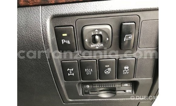 Nunua Imported Toyota Land Cruiser Nyeupe Gari ndani ya Import - Dubai nchini Arusha Nunua Imported Toyota Land Cruiser Nyeupe Gari ndani ya Import - Dubai nchini Arusha