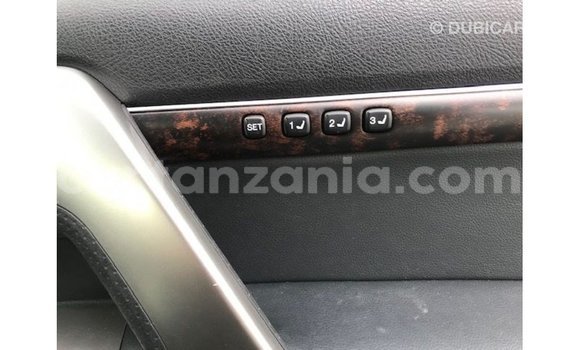 Nunua Imported Toyota Land Cruiser Nyeupe Gari ndani ya Import - Dubai nchini Arusha Nunua Imported Toyota Land Cruiser Nyeupe Gari ndani ya Import - Dubai nchini Arusha
