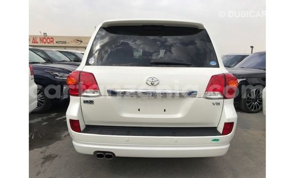 Nunua Imported Toyota Land Cruiser Nyeupe Gari ndani ya Import - Dubai nchini Arusha Nunua Imported Toyota Land Cruiser Nyeupe Gari ndani ya Import - Dubai nchini Arusha