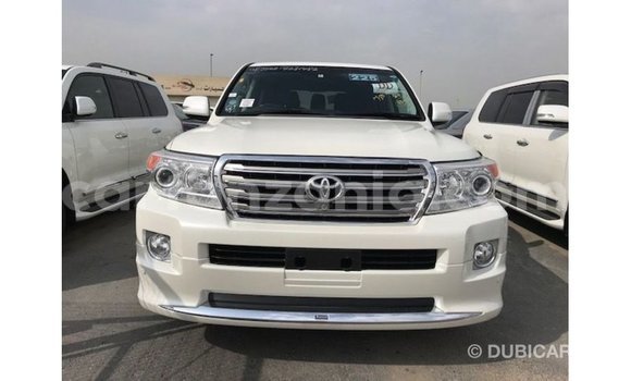 Nunua Imported Toyota Land Cruiser Nyeupe Gari ndani ya Import - Dubai nchini Arusha Nunua Imported Toyota Land Cruiser Nyeupe Gari ndani ya Import - Dubai nchini Arusha