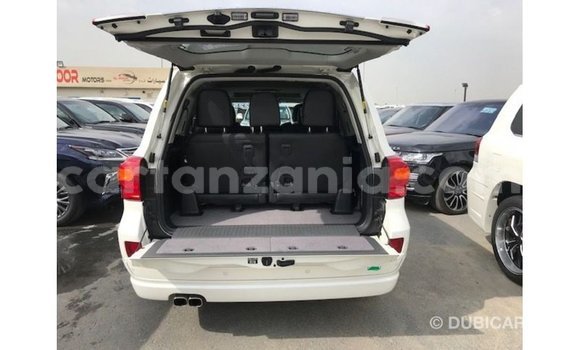 Nunua Imported Toyota Land Cruiser Nyeupe Gari ndani ya Import - Dubai nchini Arusha Nunua Imported Toyota Land Cruiser Nyeupe Gari ndani ya Import - Dubai nchini Arusha