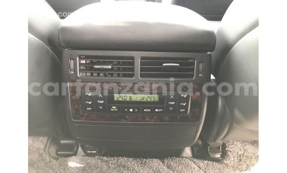 Nunua Imported Toyota Land Cruiser Nyeupe Gari ndani ya Import - Dubai nchini Arusha Nunua Imported Toyota Land Cruiser Nyeupe Gari ndani ya Import - Dubai nchini Arusha