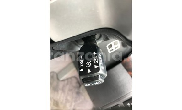 Nunua Imported Toyota Land Cruiser Nyeupe Gari ndani ya Import - Dubai nchini Arusha Nunua Imported Toyota Land Cruiser Nyeupe Gari ndani ya Import - Dubai nchini Arusha