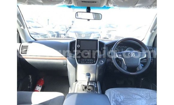 Nunua Imported Toyota Land Cruiser Nyeupe Gari ndani ya Import - Dubai nchini Arusha Nunua Imported Toyota Land Cruiser Nyeupe Gari ndani ya Import - Dubai nchini Arusha
