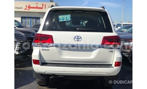 Nunua Imported Toyota Land Cruiser Nyeupe Gari ndani ya Import - Dubai nchini Arusha Nunua Imported Toyota Land Cruiser Nyeupe Gari ndani ya Import - Dubai nchini Arusha
