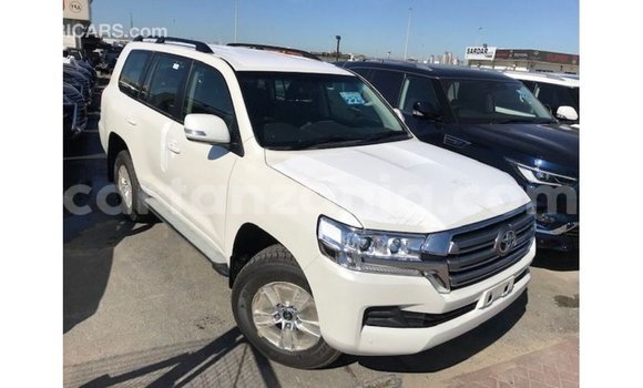Nunua Imported Toyota Land Cruiser Nyeupe Gari ndani ya Import - Dubai nchini Arusha Nunua Imported Toyota Land Cruiser Nyeupe Gari ndani ya Import - Dubai nchini Arusha