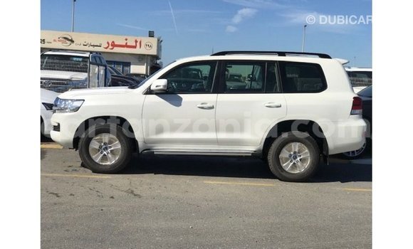 Nunua Imported Toyota Land Cruiser Nyeupe Gari ndani ya Import - Dubai nchini Arusha Nunua Imported Toyota Land Cruiser Nyeupe Gari ndani ya Import - Dubai nchini Arusha