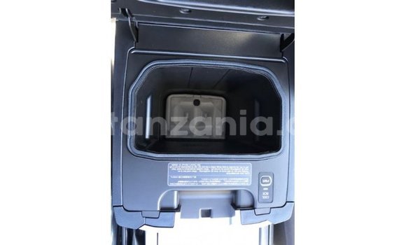 Nunua Imported Toyota Land Cruiser Nyeupe Gari ndani ya Import - Dubai nchini Arusha Nunua Imported Toyota Land Cruiser Nyeupe Gari ndani ya Import - Dubai nchini Arusha