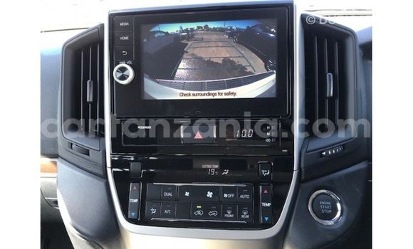 Nunua Imported Toyota Land Cruiser Nyeupe Gari ndani ya Import - Dubai nchini Arusha Nunua Imported Toyota Land Cruiser Nyeupe Gari ndani ya Import - Dubai nchini Arusha