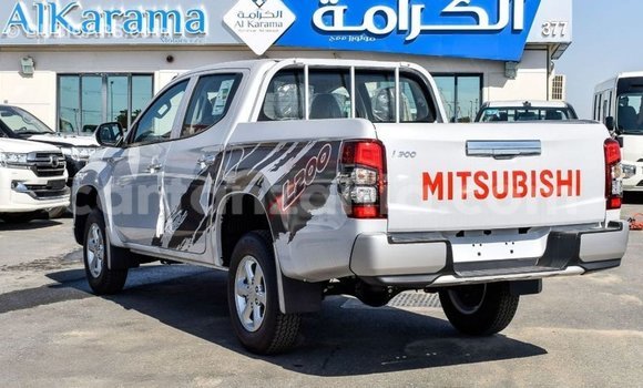 Buy Import Mitsubishi L200 White Car in Import - Dubai in Arusha Buy Import Mitsubishi L200 White Car in Import - Dubai in Arusha