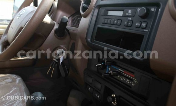 Buy Import Toyota Land Cruiser Beige Car in Import - Dubai in Arusha Buy Import Toyota Land Cruiser Beige Car in Import - Dubai in Arusha