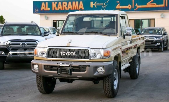 Nunua Imported Toyota Land Cruiser Beige Gari ndani ya Import - Dubai nchini Arusha Nunua Imported Toyota Land Cruiser Beige Gari ndani ya Import - Dubai nchini Arusha