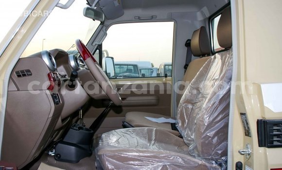 Nunua Imported Toyota Land Cruiser Beige Gari ndani ya Import - Dubai nchini Arusha Nunua Imported Toyota Land Cruiser Beige Gari ndani ya Import - Dubai nchini Arusha