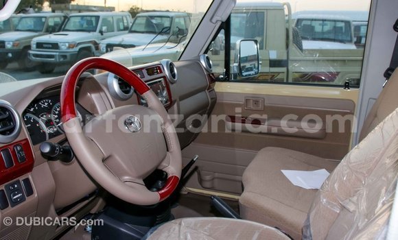 Nunua Imported Toyota Land Cruiser Beige Gari ndani ya Import - Dubai nchini Arusha Nunua Imported Toyota Land Cruiser Beige Gari ndani ya Import - Dubai nchini Arusha