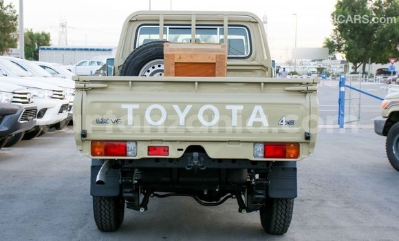 Nunua Imported Toyota Land Cruiser Beige Gari ndani ya Import - Dubai nchini Arusha Nunua Imported Toyota Land Cruiser Beige Gari ndani ya Import - Dubai nchini Arusha