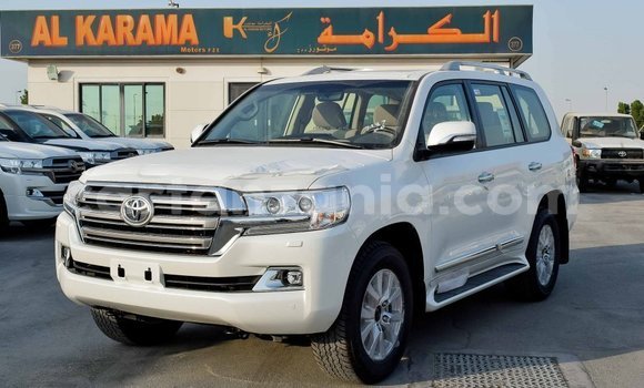 Buy Import Toyota Land Cruiser White Car in Import - Dubai in Arusha Buy Import Toyota Land Cruiser White Car in Import - Dubai in Arusha