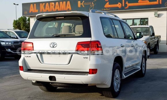 Buy Import Toyota Land Cruiser White Car in Import - Dubai in Arusha Buy Import Toyota Land Cruiser White Car in Import - Dubai in Arusha