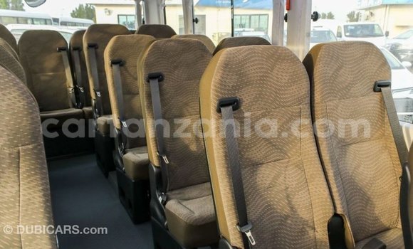 Nunua Imported Toyota Coaster Nyeupe Gari ndani ya Import - Dubai nchini Arusha Nunua Imported Toyota Coaster Nyeupe Gari ndani ya Import - Dubai nchini Arusha