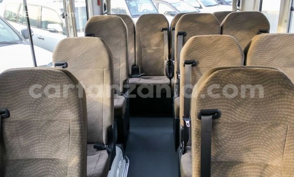 Nunua Imported Toyota Coaster Nyeupe Gari ndani ya Import - Dubai nchini Arusha Nunua Imported Toyota Coaster Nyeupe Gari ndani ya Import - Dubai nchini Arusha