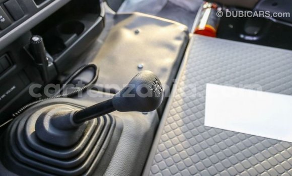 Nunua Imported Toyota Coaster Nyeupe Gari ndani ya Import - Dubai nchini Arusha Nunua Imported Toyota Coaster Nyeupe Gari ndani ya Import - Dubai nchini Arusha