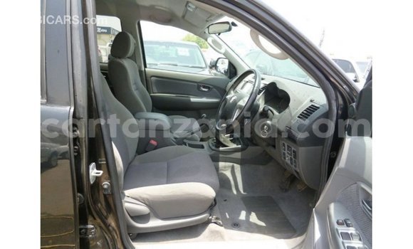 Nunua Imported Toyota Hilux Nyeusi Gari ndani ya Import - Dubai nchini Arusha Nunua Imported Toyota Hilux Nyeusi Gari ndani ya Import - Dubai nchini Arusha