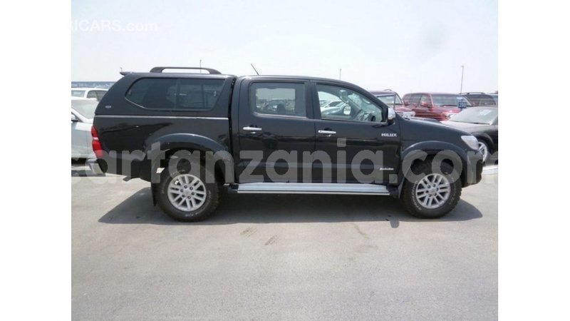 Big with watermark toyota hilux arusha import dubai 8616