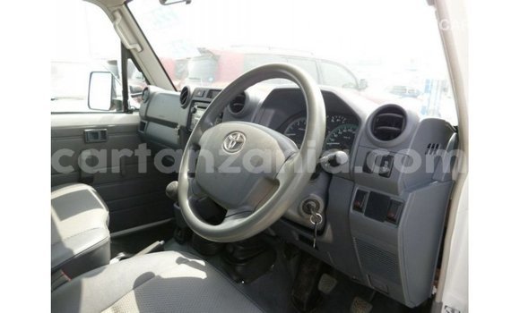 Nunua Imported Toyota Land Cruiser Nyeupe Gari ndani ya Import - Dubai nchini Arusha Nunua Imported Toyota Land Cruiser Nyeupe Gari ndani ya Import - Dubai nchini Arusha