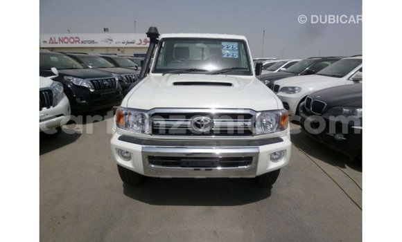 Nunua Imported Toyota Land Cruiser Nyeupe Gari ndani ya Import - Dubai nchini Arusha Nunua Imported Toyota Land Cruiser Nyeupe Gari ndani ya Import - Dubai nchini Arusha