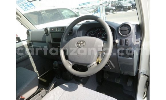 Buy Import Toyota Land Cruiser White Car in Import - Dubai in Arusha Buy Import Toyota Land Cruiser White Car in Import - Dubai in Arusha