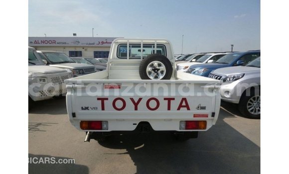 Buy Import Toyota Land Cruiser White Car in Import - Dubai in Arusha Buy Import Toyota Land Cruiser White Car in Import - Dubai in Arusha