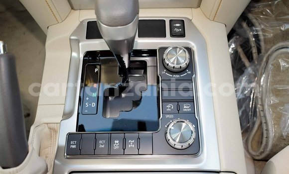 Nunua Imported Toyota Land Cruiser Nyeupe Gari ndani ya Import - Dubai nchini Arusha Nunua Imported Toyota Land Cruiser Nyeupe Gari ndani ya Import - Dubai nchini Arusha