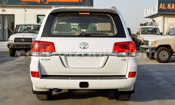 Nunua Imported Toyota Land Cruiser Nyeupe Gari ndani ya Import - Dubai nchini Arusha Nunua Imported Toyota Land Cruiser Nyeupe Gari ndani ya Import - Dubai nchini Arusha