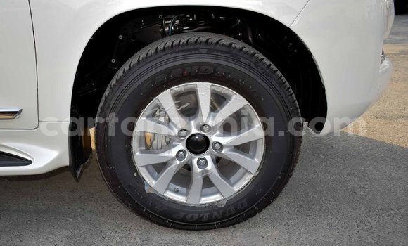 Nunua Imported Toyota Land Cruiser Nyeupe Gari ndani ya Import - Dubai nchini Arusha Nunua Imported Toyota Land Cruiser Nyeupe Gari ndani ya Import - Dubai nchini Arusha