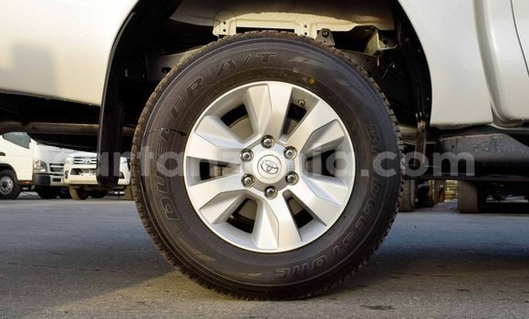 Buy Import Toyota Hilux White Car in Import - Dubai in Arusha Buy Import Toyota Hilux White Car in Import - Dubai in Arusha