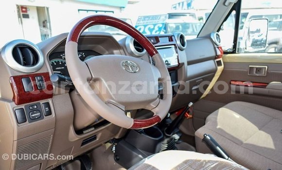 Nunua Imported Toyota Land Cruiser Beige Gari ndani ya Import - Dubai nchini Arusha Nunua Imported Toyota Land Cruiser Beige Gari ndani ya Import - Dubai nchini Arusha