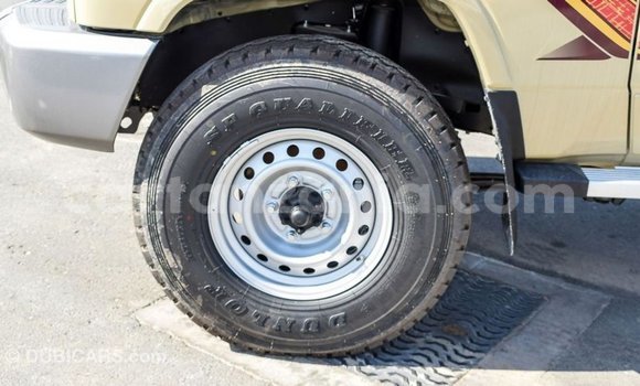 Nunua Imported Toyota Land Cruiser Beige Gari ndani ya Import - Dubai nchini Arusha Nunua Imported Toyota Land Cruiser Beige Gari ndani ya Import - Dubai nchini Arusha