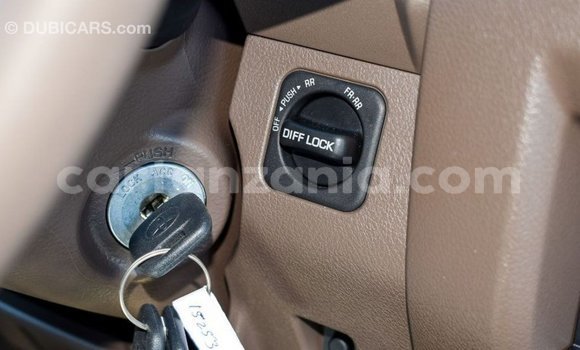 Nunua Imported Toyota Land Cruiser Beige Gari ndani ya Import - Dubai nchini Arusha Nunua Imported Toyota Land Cruiser Beige Gari ndani ya Import - Dubai nchini Arusha